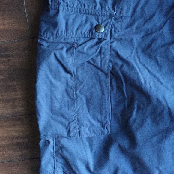 Levi's blue cargo shorts size 36 - Picture 2 of 5